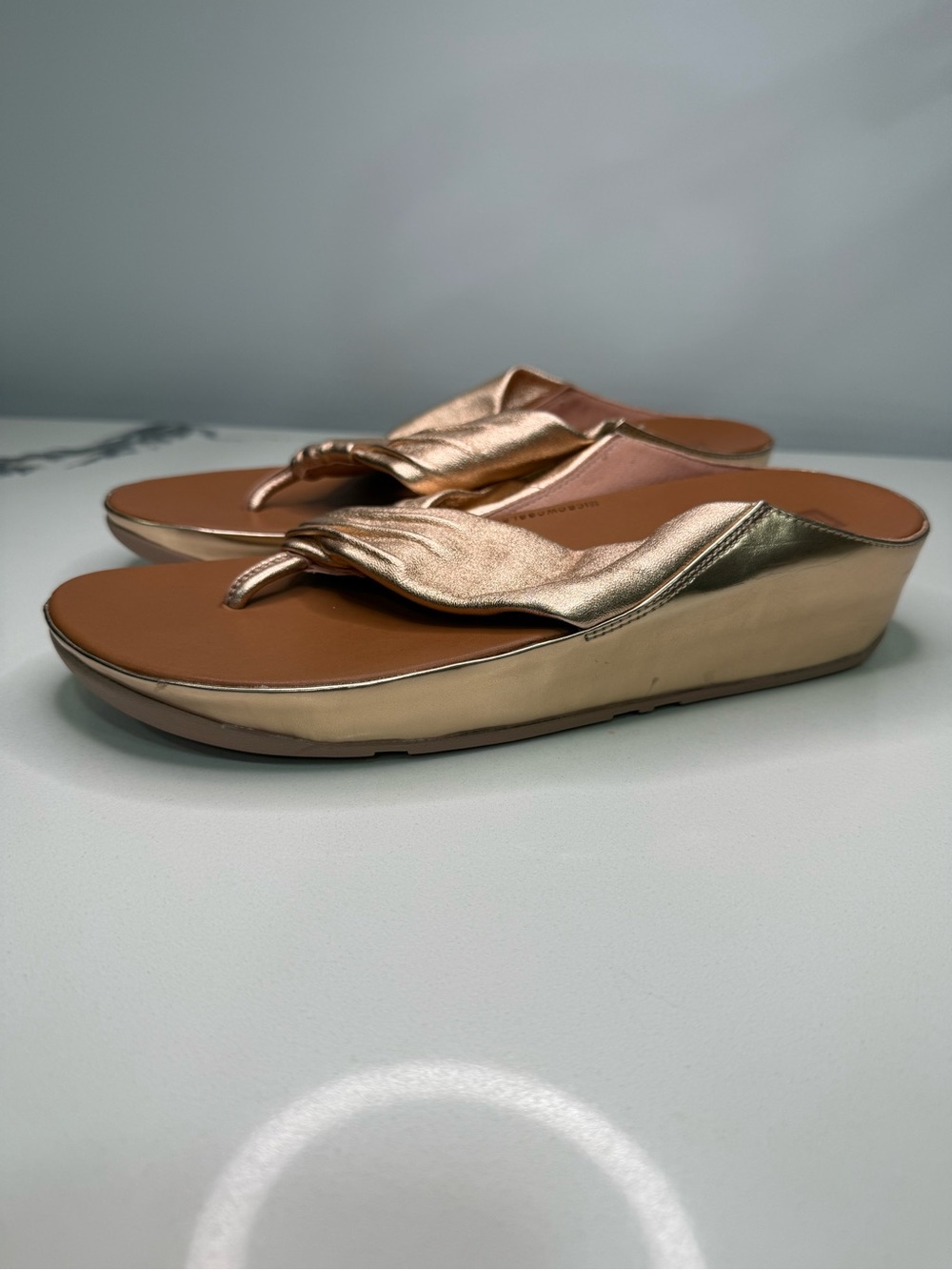 Fitplop LULU Metallic Leather Toe-Post Sandals Size 11